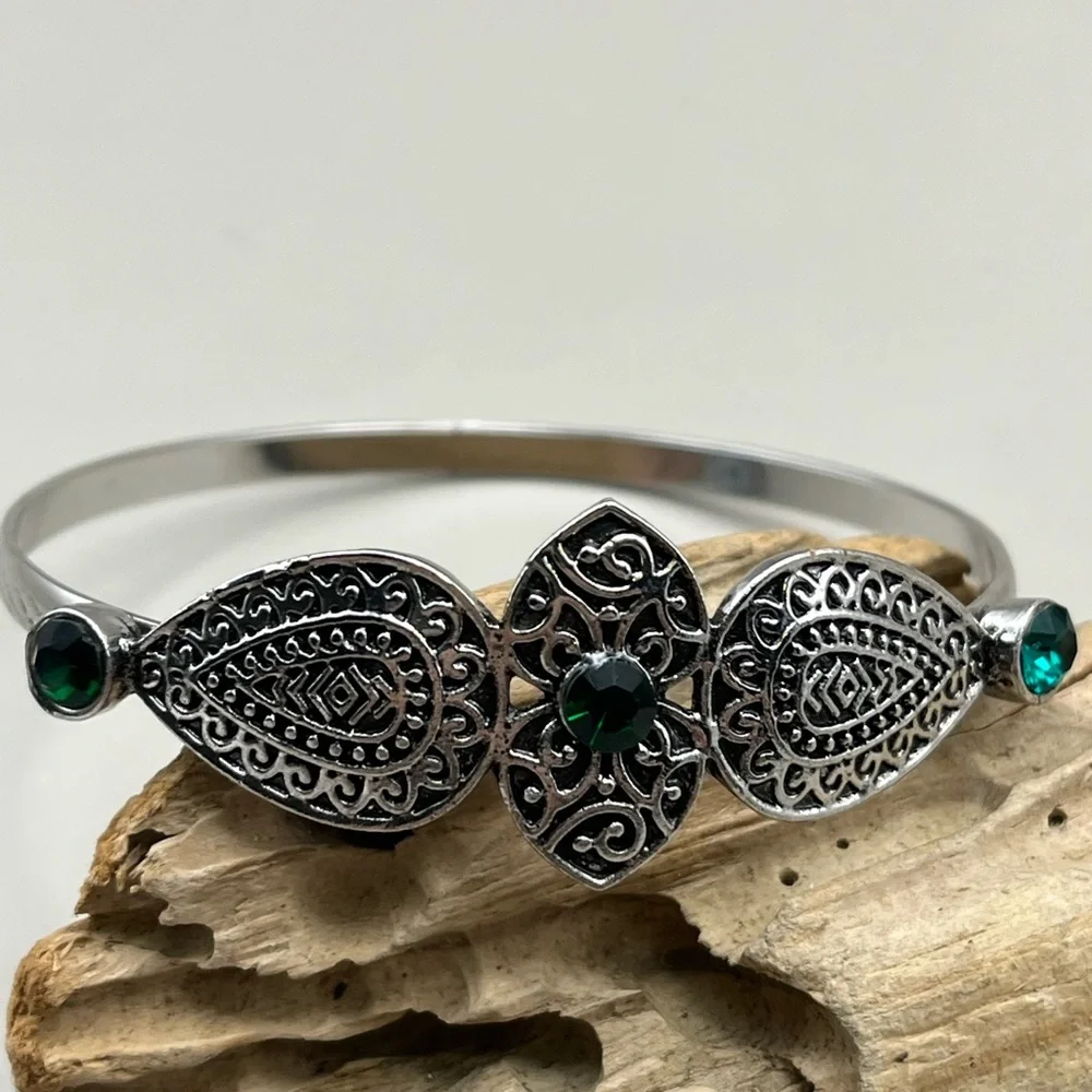 Elegant Silver Tone Bracelet with Green Accents -Chic Boho Accessory